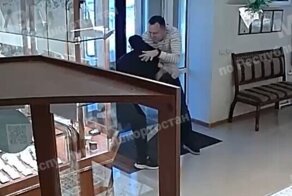 В Башкирии владелец ювелирного магазина обезвредил грабителя с пистолетом