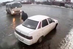 Водитель автобуса разогнался слишком сильно, но виноват, конечно, гололёд