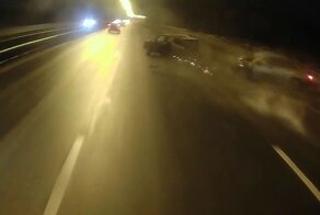 В Санкт-Петербурге водитель подбил стоящие в правой полосе «Жигули»