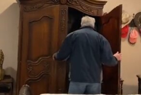 Вход в дедушкин кабинет напоминает портал в «Нарнию»