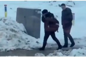 Коварная лужа застала многих москвичей врасплох