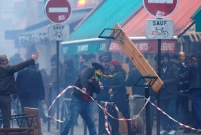 Курды второй день разносят Париж