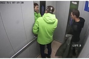 Утренняя поездка двух неадекватов в тюменском лифте