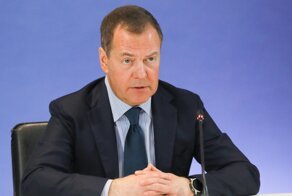 Гражданская война в США и развал ЕС: Медведев опубликовал 10 "футуристических гипотез" на 2023 год