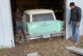 Великолепный Chevrolet Wagon 1957 года, простоявший четверть века без движения