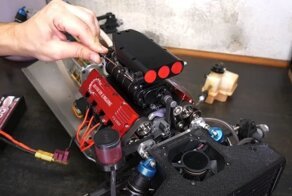 Крошечный V8 с небольшим механическим нагнетателем работает и звучит как настоящий
