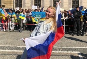 «Думаете я сдамся?»: россиянку, станцевавшую «Калинку» перед украинскими беженцами в Германии, упекли за решётку