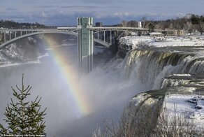 Потрясающие фото замерзшего Ниагарского водопада с высоты птичьего полета