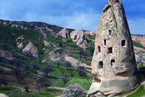 Удивительные древние жилища вырезанные в камне