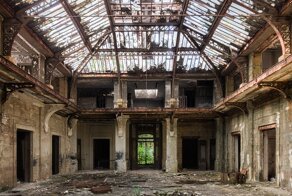 Фотограф посетила заброшенный офис сталелитейной компании и сделала жутковатые снимки