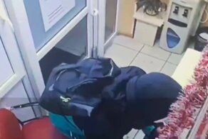 "Мне жаль, что я зашёл": в Питере грабитель ломбарда пожалел расплакавшуюся сотрудницу и ушёл, ничего не взяв