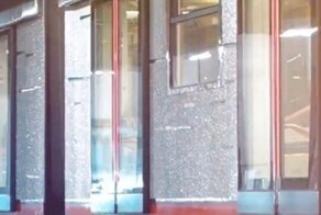 На Кольцевой линии столичного метрополитена запустили новогодний поезд со стразами