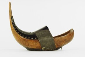 Причудливые пары обуви, глядя на которые диву даешься, как у людей прошлого ноги не отваливались