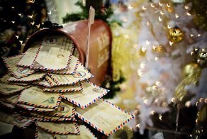 "Поздравляю! Вы скоро умрёте!": в приёмной британского врача перепутали текст рождественских открыток и испугали пациентов