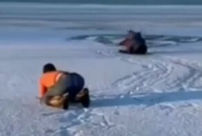 В Иркутске 10-летний мальчик вместе с другом провалился под лёд, но смог выбраться и спасти приятеля