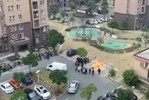Китаец сжег тело родственника прямо во дворе многоэтажного района, не дождавшись очереди в крематорий