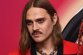 "А на полумесяце - слабо?": солист Little Big Прусикин прокатился на скейтборде в виде креста и разозлил россиян