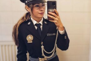 Как выглядит форма девушек-полицейских в разных странах