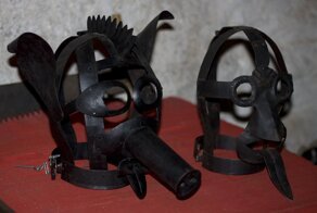 Молчащие в маске