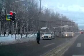 Ювелирная остановка у пешеходного перехода в Архангельске