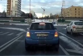 Глупое ДТП агрессивной автомобилистки на «Мини Купере»