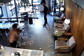 Голый украинец устроил дебош в кофейне Днепропетровска из-за чашки американо