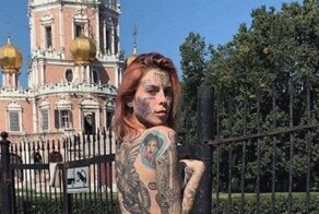 Очередная блогерша засветила ягодицы на фоне храма и заработала статью