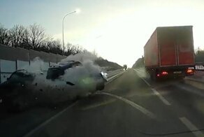 Как ветром сдуло: в Чувашии внедорожник неожиданно выкинуло на встречку