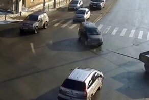 Буксировка окончена: ДТП на перекрёстке в Южно-Сахалинске