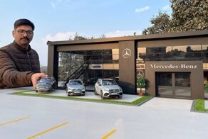Дилерский центр Mercedes-Benz в масштабе 1:18 выглядит как настоящий
