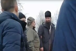 В Белгородской области священник угрожал людям на похоронах «набить рожу кадилом»