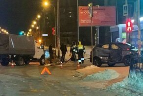Бляха-муха: в Екатеринбурге автомобилистка протаранила «ГАЗель»