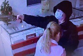 Милые воры: в Санкт-Петербурге настоящие джентльмены ограбили ювелирный магазин