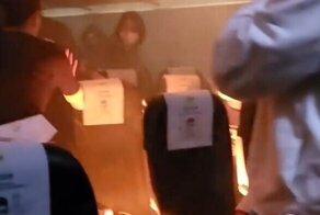 В самолёте, вылетавшем из Тайваня в Сингапур, в руках у пассажира загорелся пауэрбанк