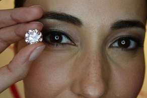 Самые необычные и дорогие бриллианты в мире (12 фото)