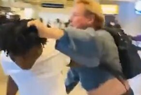 В США темнокожий ютубер решил снять пранк с кражей вещей в аэропорту, но не на того нарвался