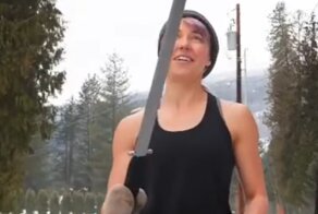 Эффектный меч для колки дров