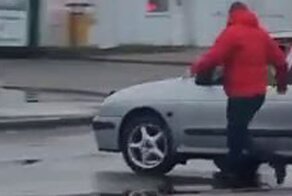 Коварный автозапуск: в Белоруссии автомобиль без водителя катался по кругу