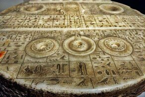 Древний артефакт, который выглядит как панель управления космическим кораблём