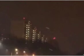 В Подмосковье неизвестный запустил фейерверк из окна своей квартиры