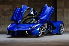 Ожидается, что Ferrari LaFerrari будет продана с аукциона за 4,5 миллиона долларов