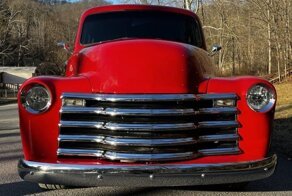 Классический пикап Chevrolet 1949 года получил множество деталей от Corvette