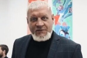 "Как изолента!": Александра Емельяненко в "задумчивом" состоянии не пустили в торговый центр