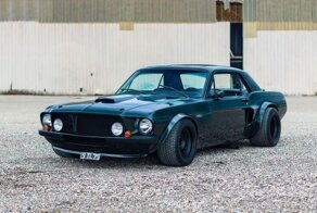 Ford Mustang, на котором он гонял Бельмондо в фильме «Вне закона», выставлен на продажу