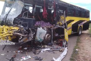 Гонку двух автобусов в Зимбабве за несколько секунд до катастрофы сняли от первого лица