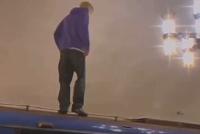 Юный сверхразум забрался на электричку в московском метро и сделал «сальтуху»