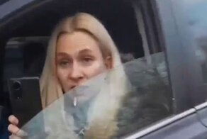 «У меня машина сломалась»: автомобилистка встала посреди дороги и перекрыла проезд