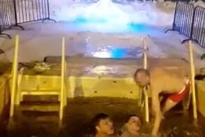 В Нижнем Тагиле мужчина потерял сознание и едва не утонул в купели на Крещение