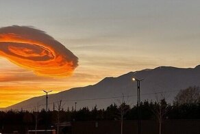 В небе Турции появилось огромное кровавое око