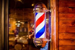 Оказывается, знак барбершопа имеет многовековую историю